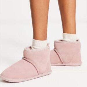 Sheepskin by Totes boot slippers in pink (description from website)